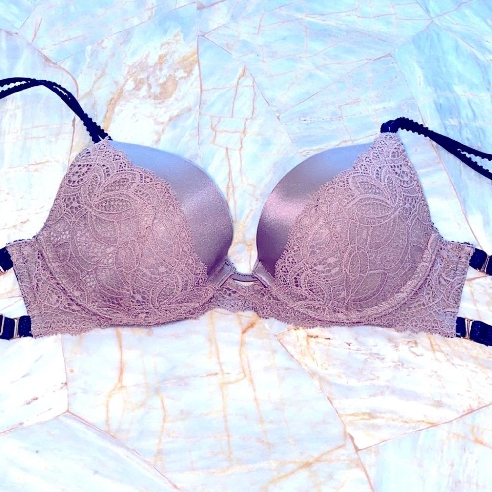 VS Very Sexy Black/ Cream Crochet‎ Lace 32B Bra